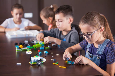 Kids building LEGO